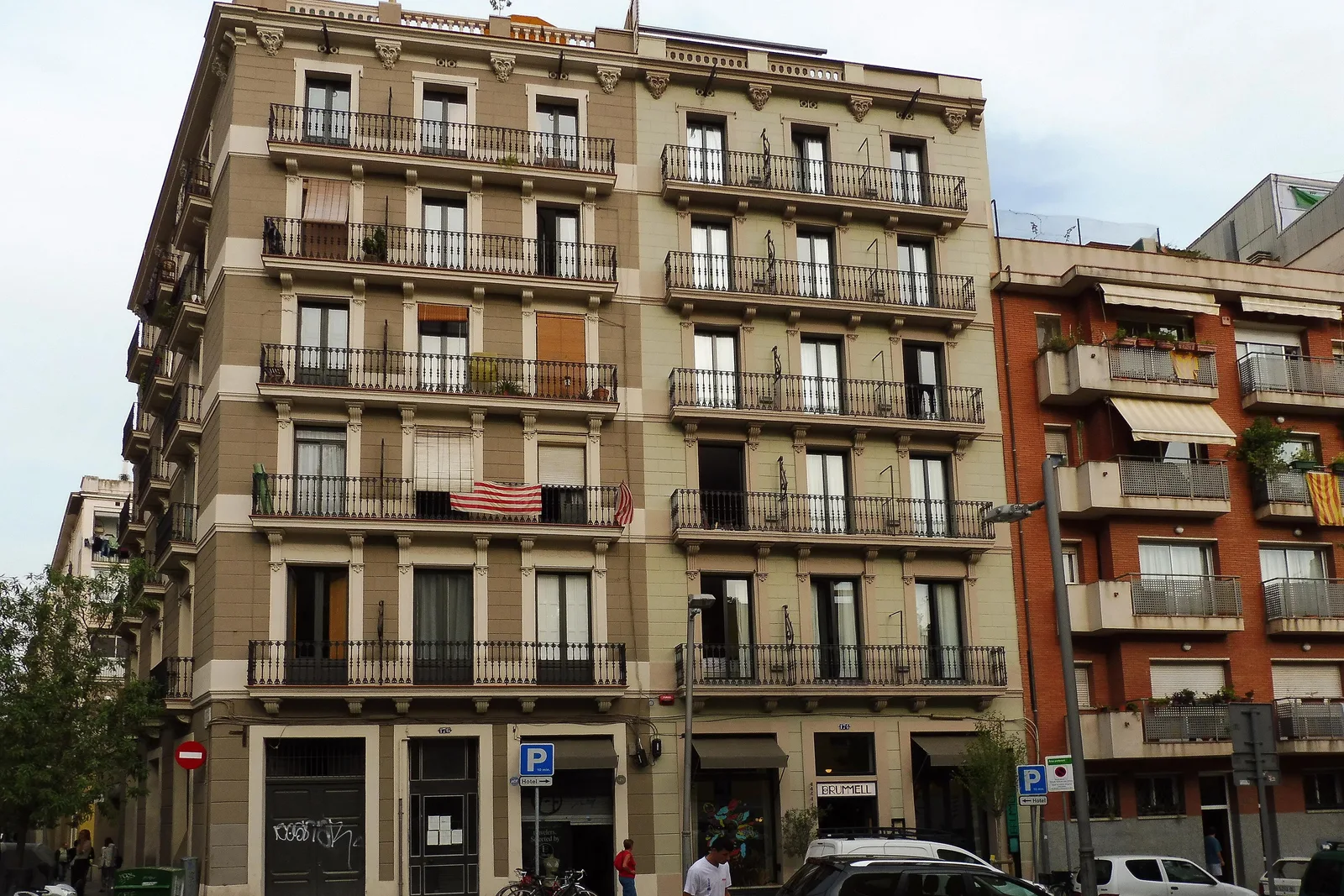 The narrow street-facing facade at 174 Carrer Nou de la Rambla in Barcelona's Poble-sec